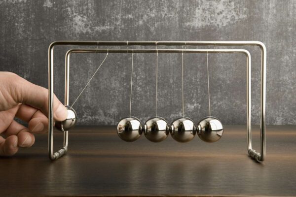 Lực quán tính là gì? Công thức tính lực quán tính chính xác nhất